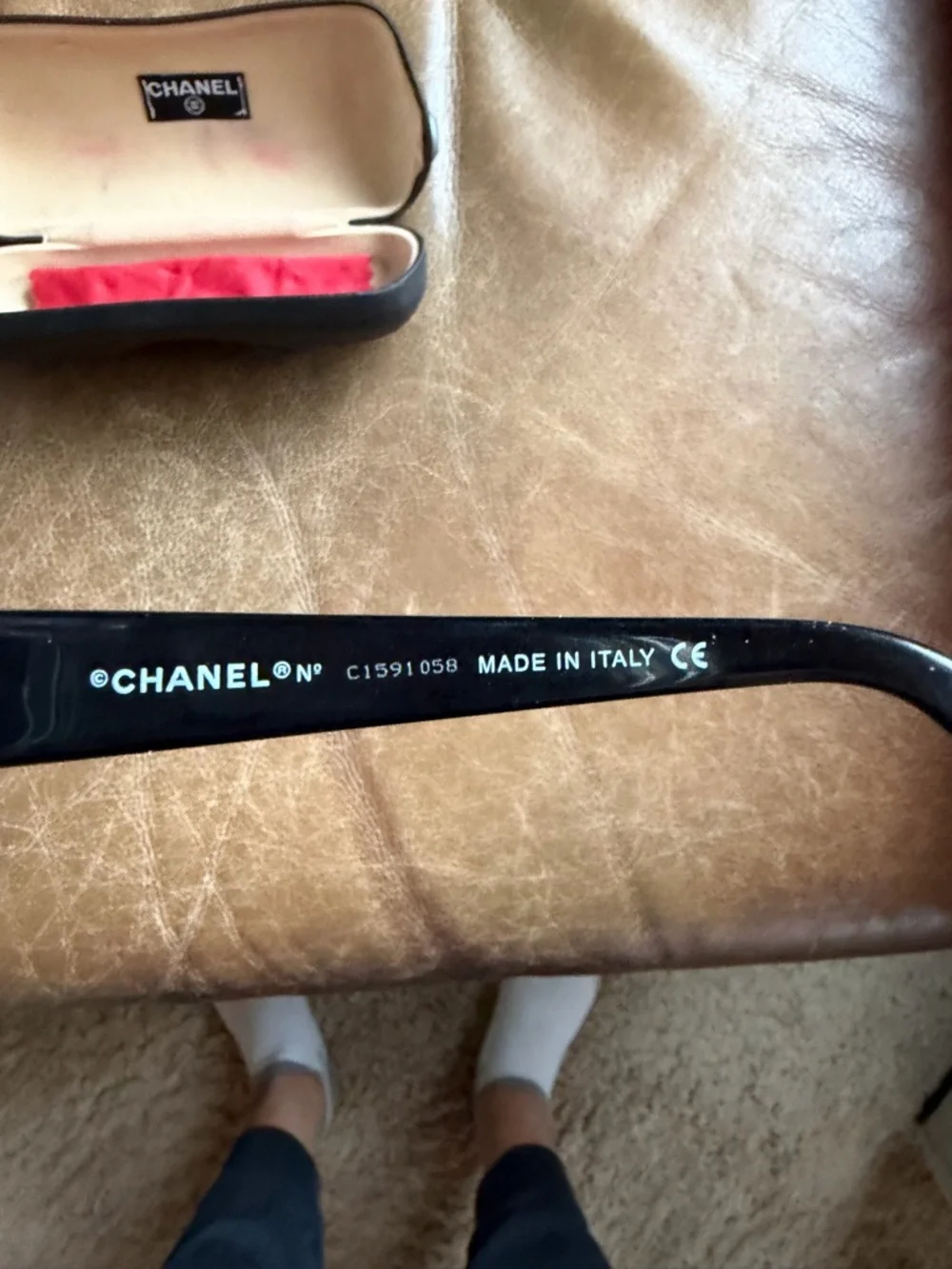 CHANEL Black Sunglasses with Red Cleaning Cloth - Picture 4 of 5